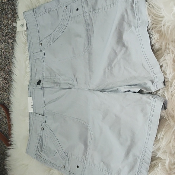 Style & Co Gray Mid-Rise Shorts 6.75" Inseam NWT - Picture 2 of 7